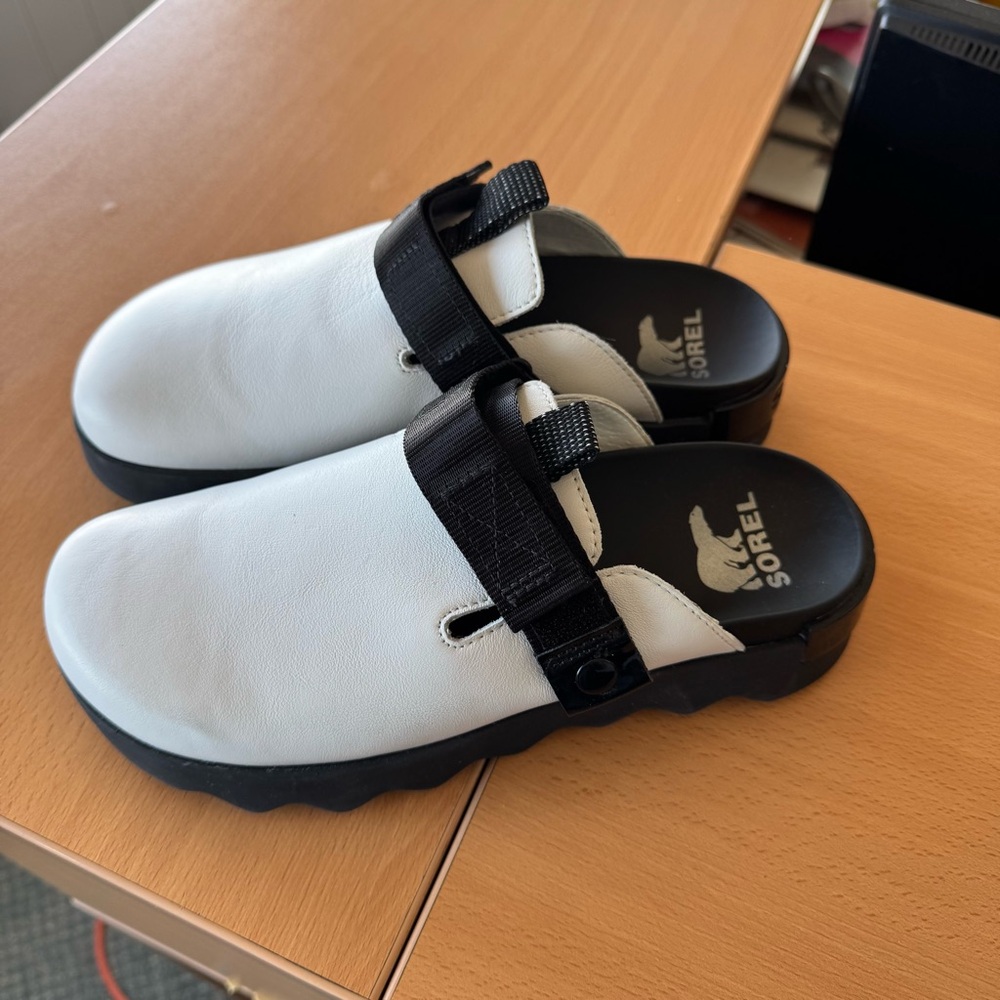 Sorel Viibe Clogs - Picture 2 of 7